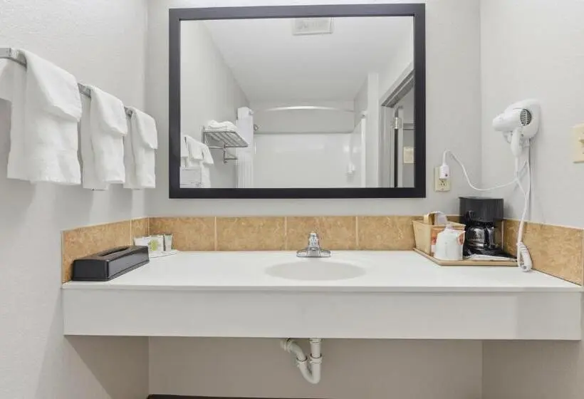 Standard-huone King-vuode, Days Inn & Suites By Wyndham Wynne
