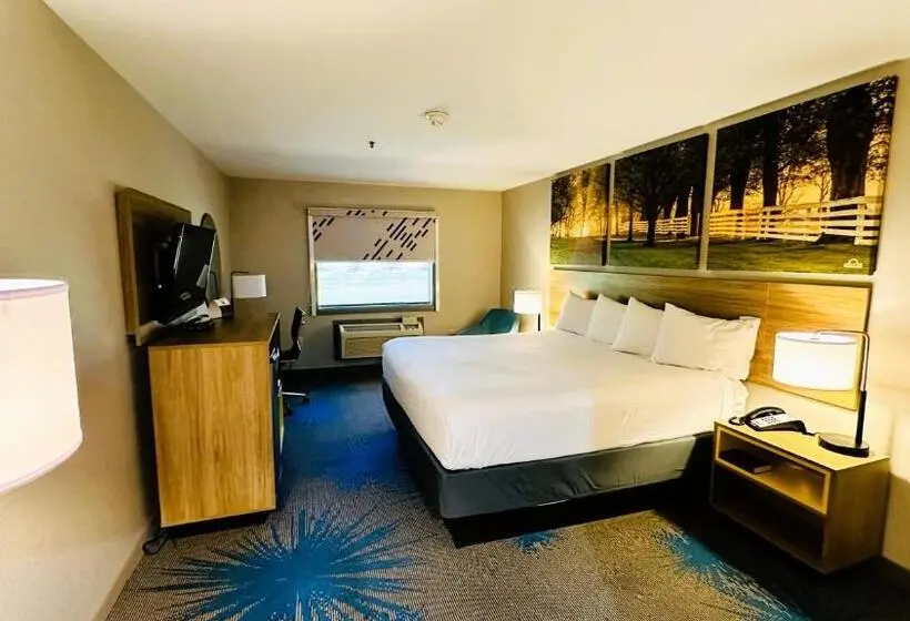キングサイズベッドのスタンダードルーム, Days Inn & Suites By Wyndham Wynne