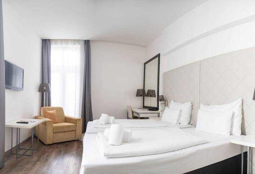 Superior Room with Terrace, Safestay Vienna Margaretenviertel