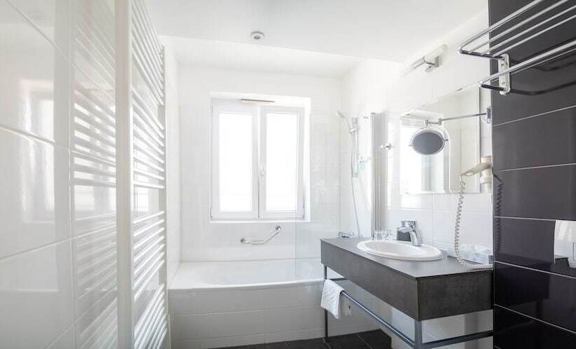 اتاق استاندارد سه نفره, FortyPlusOne Hotel Vienna