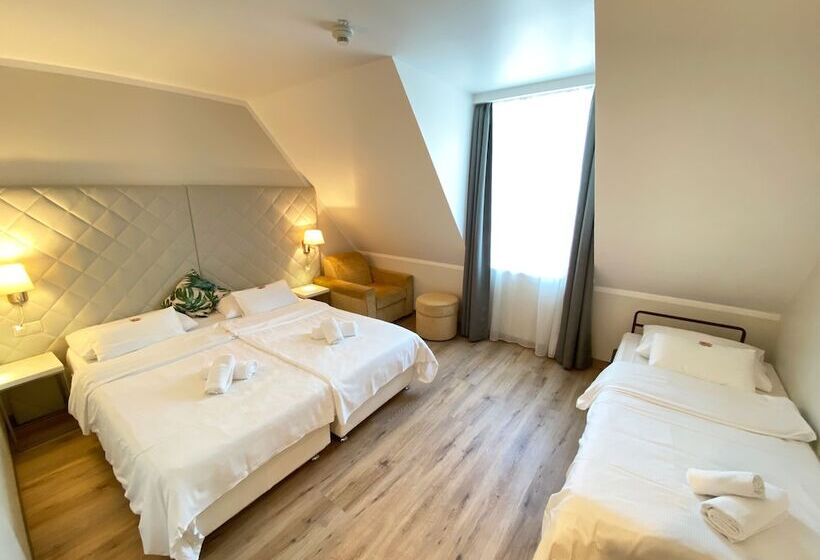 اتاق استاندارد سه نفره, FortyPlusOne Hotel Vienna