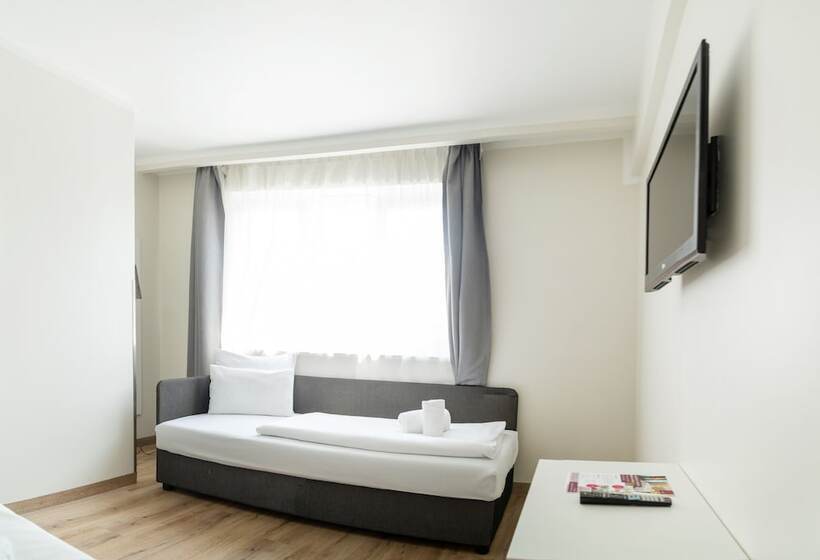 اتاق استاندارد سه نفره, FortyPlusOne Hotel Vienna