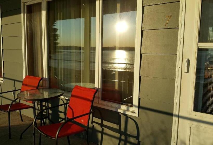 Superior-huone, Snug Harbor Inn
