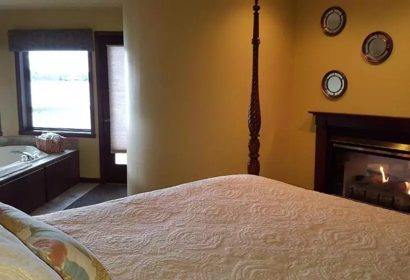 سوییت لوکس, Snug Harbor Inn