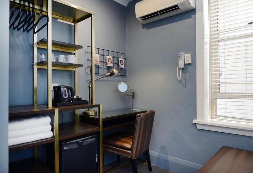 اتاق استاندارد سه نفره, The Maisonette