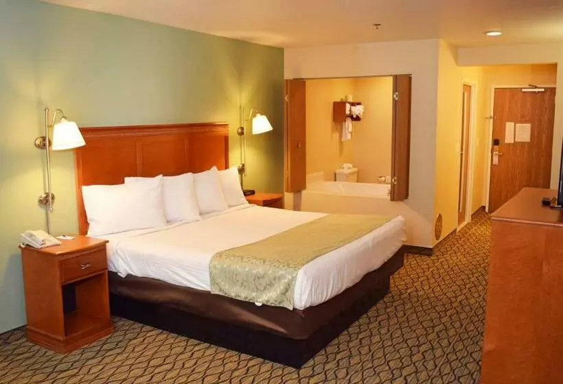 キングサイズベッドのスタンダードルーム, Beachfront Hotel Houghton Lake