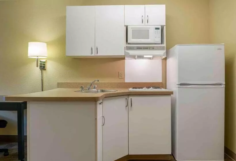 キングサイドベッドのスタンダードワンルーム, Extended Stay America Suites  Detroit  Metropolitan Airport