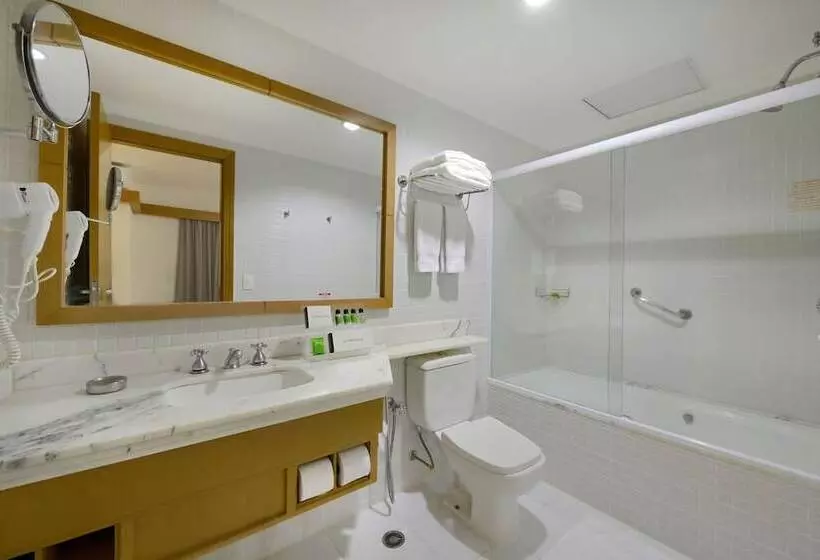 سوییت لوکس, Araucaria Plaza