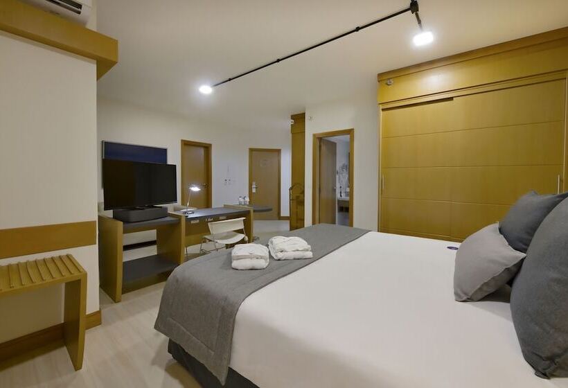 디럭스 스위트, Araucaria Plaza