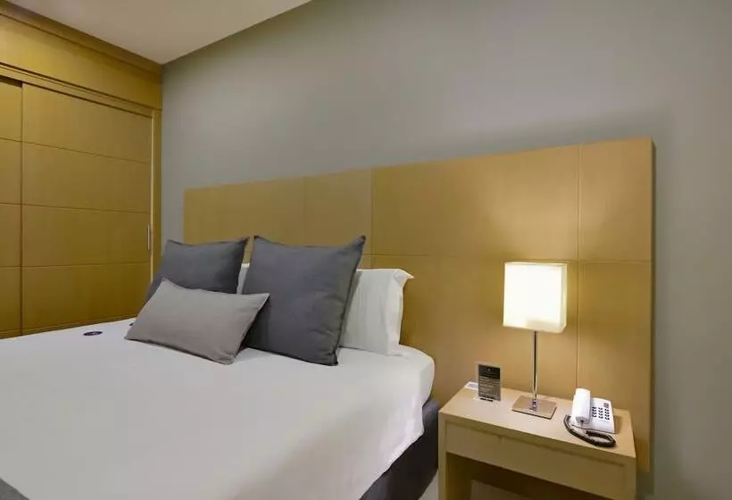 سوییت لوکس, Araucaria Plaza