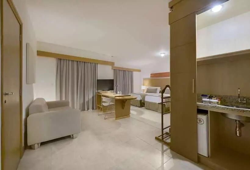 سوییت لوکس, Araucaria Plaza