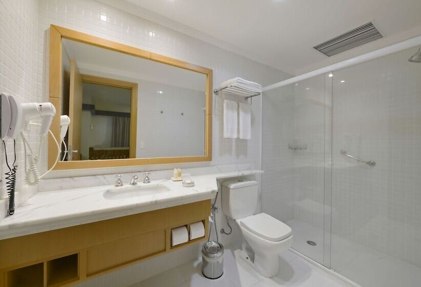 디럭스 스위트, Araucaria Plaza