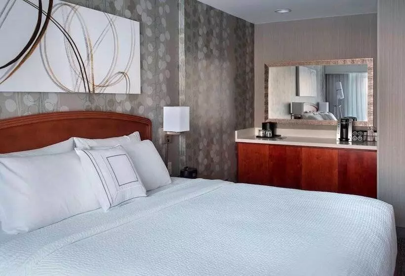 Standard Room 2 Double Beds, Courtyard By Marriott Lebanon