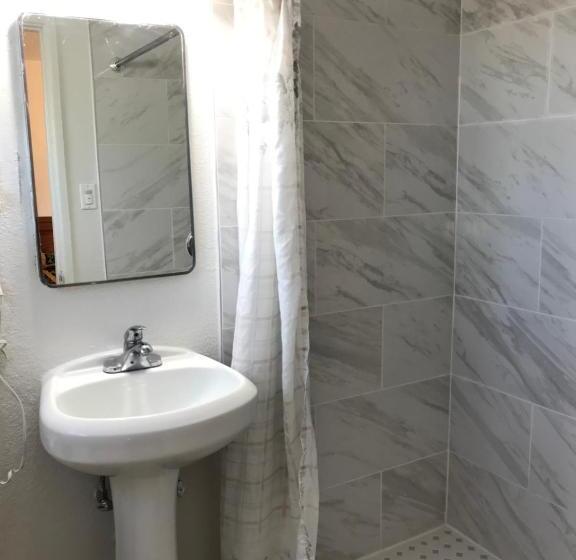 غرفة قياسية, Desert Inn