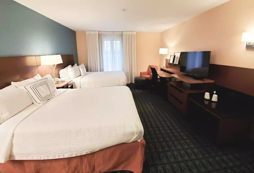 ２ダブルベッドのスタンダードルーム, Fairfield Inn & Suites Cleveland Avon