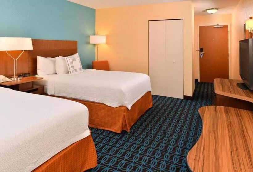 ２ダブルベッドのスタンダードルーム, Fairfield Inn & Suites Cleveland Avon