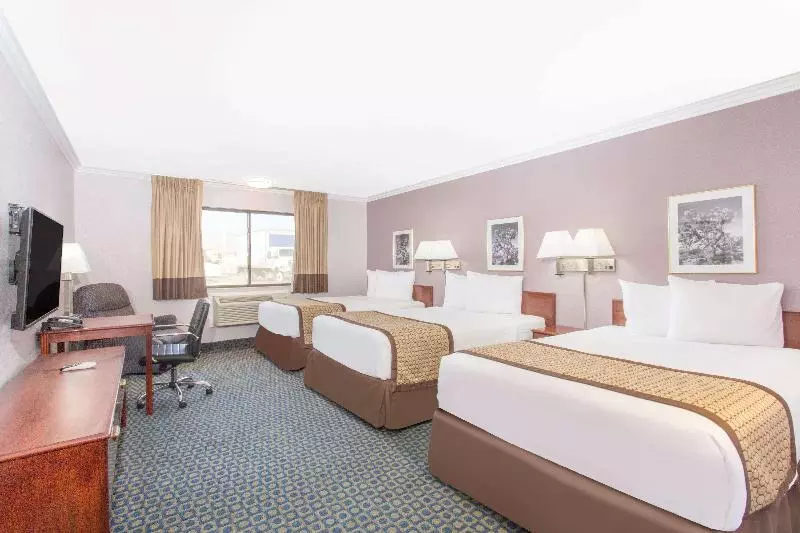 キングサイズベッドのスタンダードルーム, Fairfield Inn & Suites Cleveland Avon