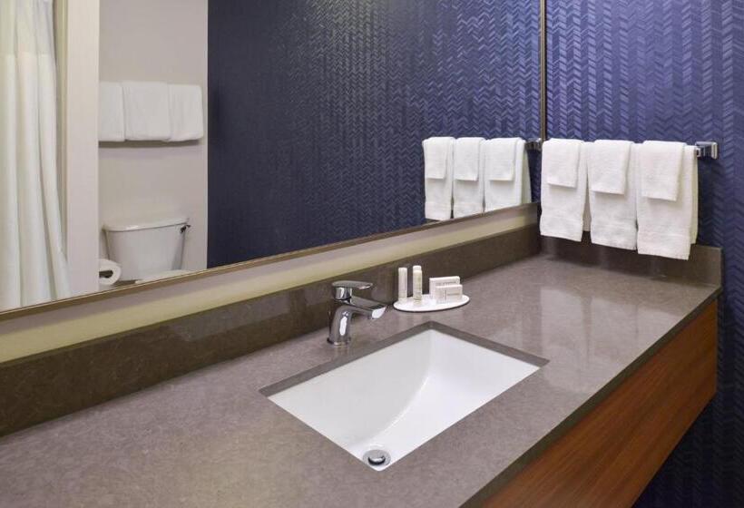 带大床的标准工作室, Fairfield Inn & Suites By Marriott Pittsburgh New Stanton