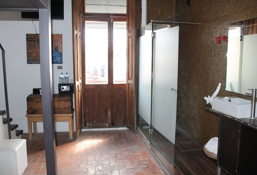 סוויטת ג'וניור, Kuku Ruku