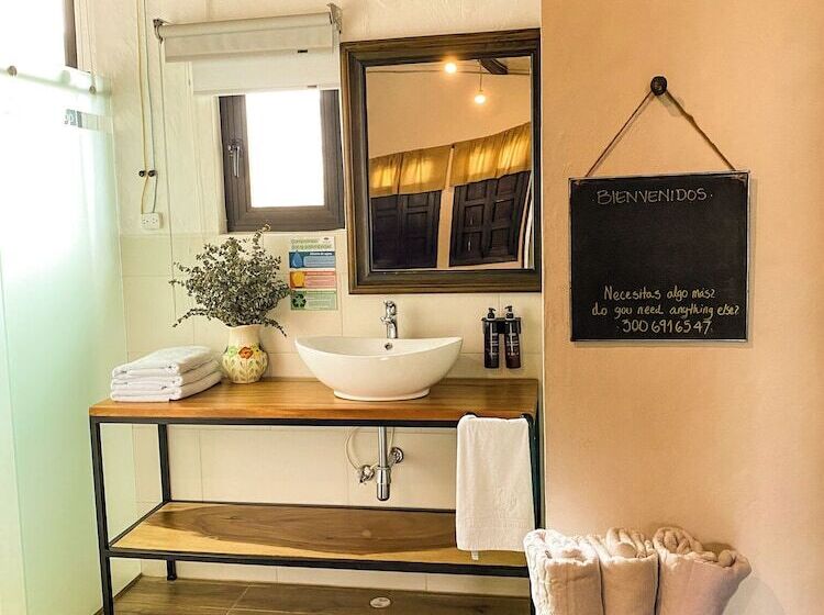 스탠다드 룸, Mariscal Robledo