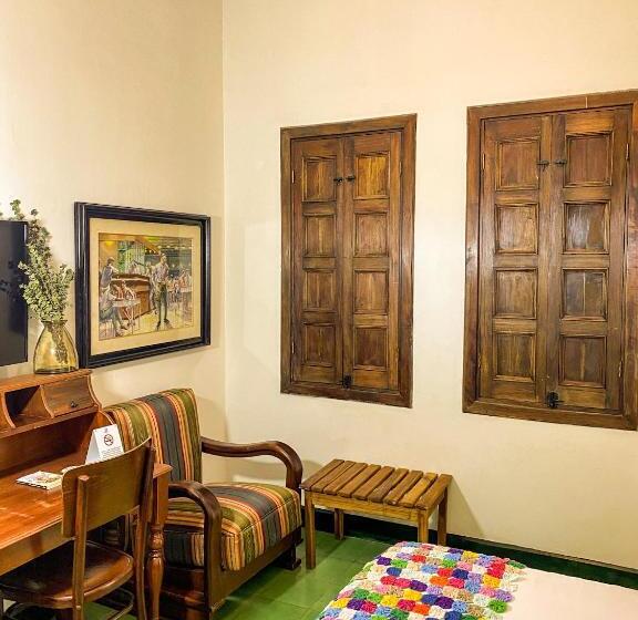 스탠다드 룸, Mariscal Robledo