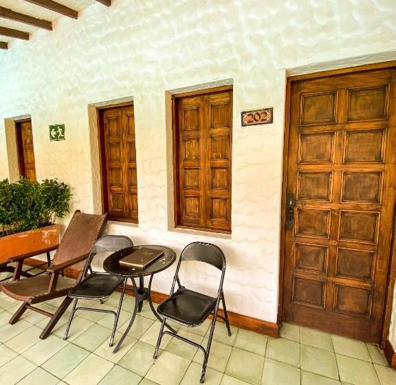 스탠다드 룸, Mariscal Robledo