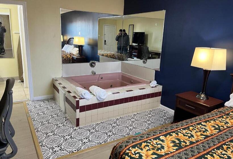 חדר סטנדרט עם מיטת קינג, Royal Lodge