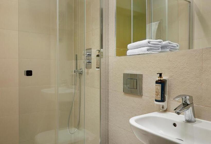 스탠다드 트리플 룸, Seraphine Hammersmith