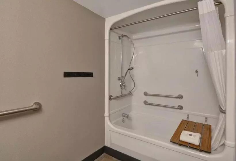 身障者適用キングサイズベッドルーム, Studio 6 Jacksonville, Fl  Baymeadows