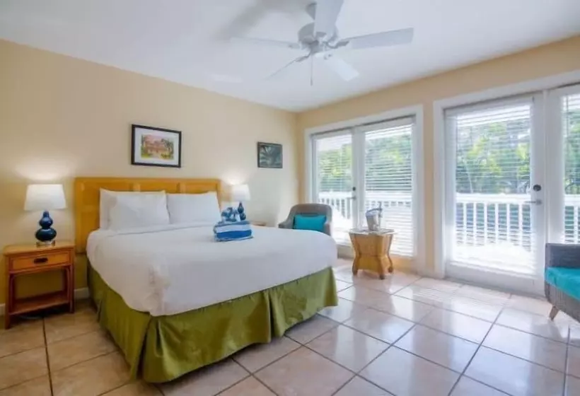 身障者適用クイーンサイズベッドルーム, Ambrosia Key West