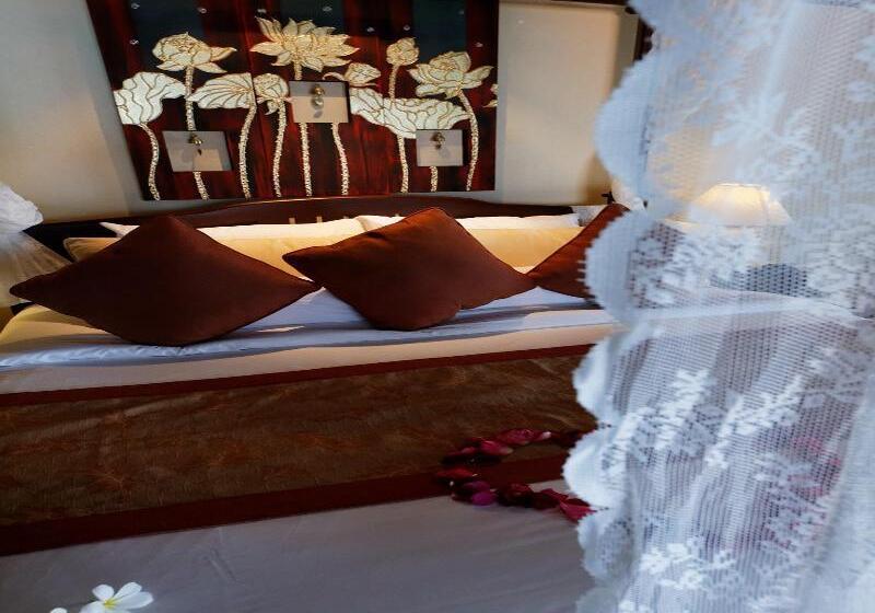 스위트 킹사이즈 침대, Ambrosia Key West