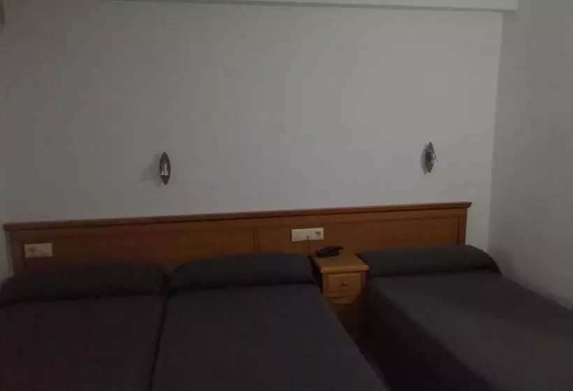 اتاق استاندارد سه نفره, Hostal Maribel