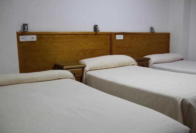 اتاق استاندارد سه نفره, Hostal Maribel
