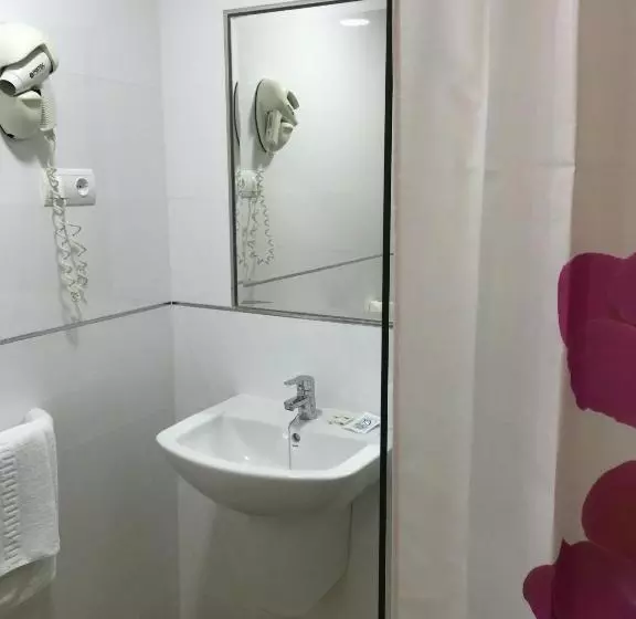 اتاق استاندارد چهار تخته, Hostal Maribel