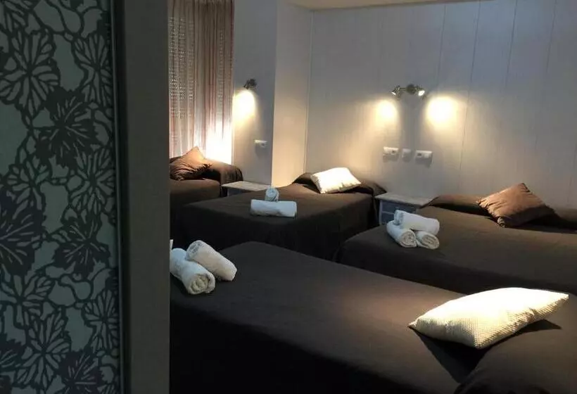 اتاق استاندارد چهار تخته, Hostal Maribel