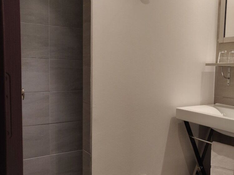 اتاق راحتی سه تخته, La Maison Des Armateurs