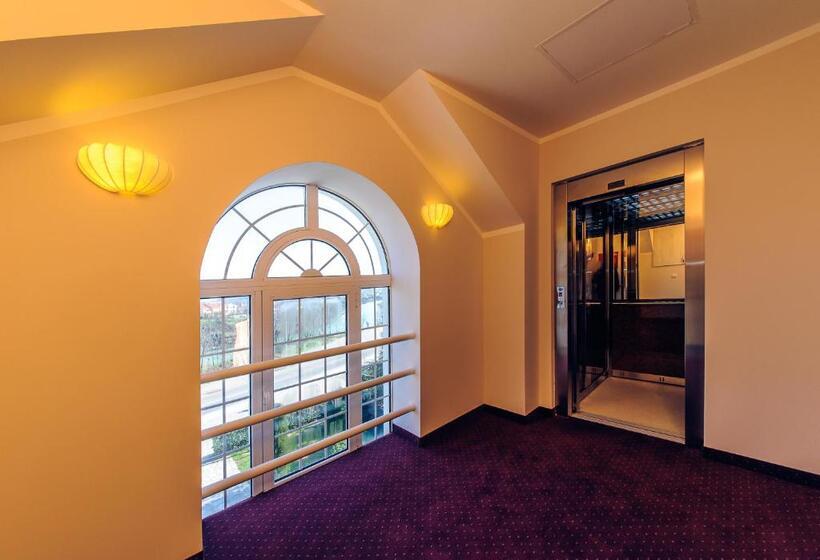 اتاق سوپریور, Philia