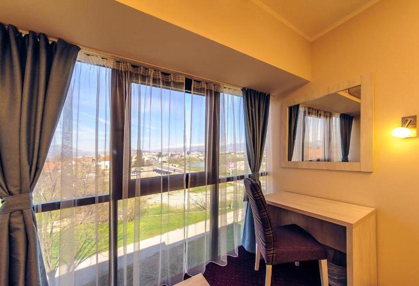 اتاق سوپریور, Philia