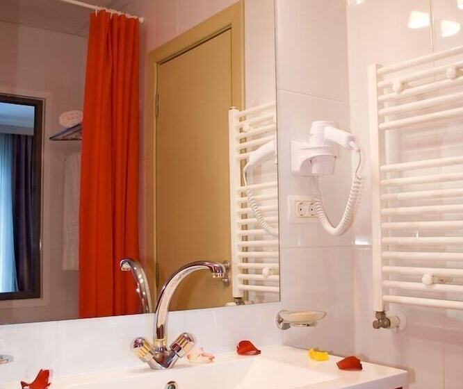 Pokój Superior, Phoenicia Express