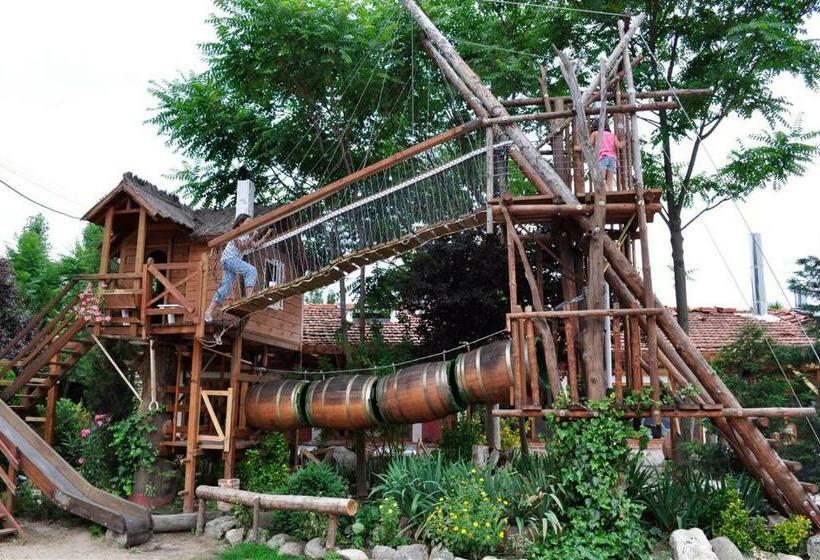 Студия Стандарт, Hospedium Hacienda Las Cavas