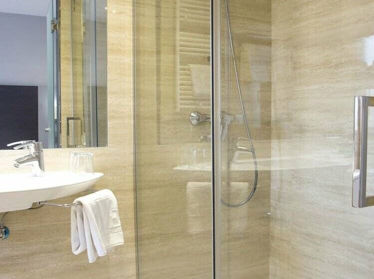 اتاق استاندارد یک نفره, Uve Alcobendas