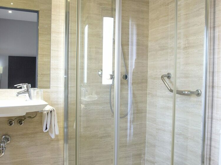 اتاق استاندارد یک نفره, Uve Alcobendas