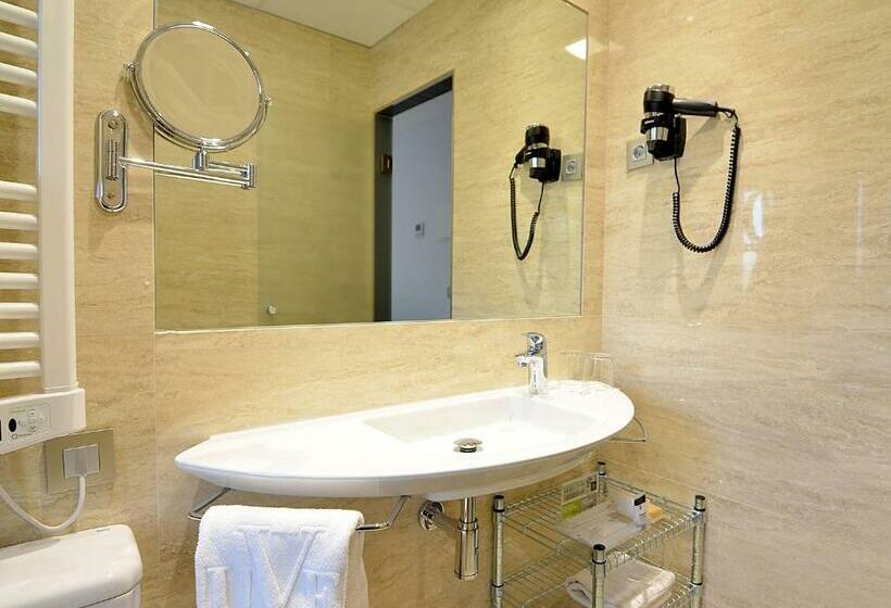 اتاق استاندارد, Uve Alcobendas