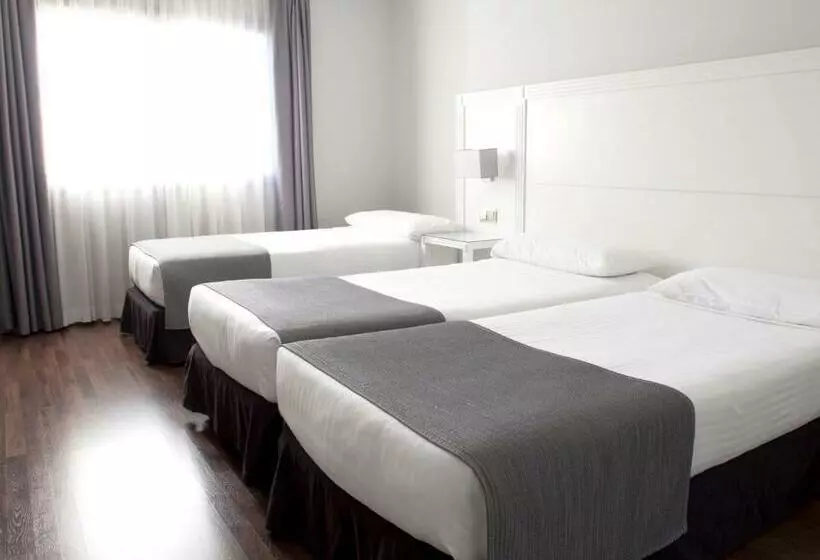 اتاق استاندارد سه نفره, Uve Alcobendas