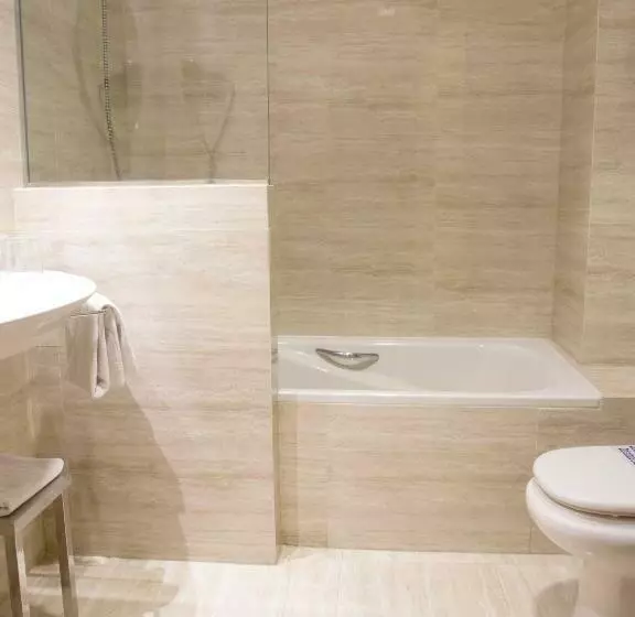 اتاق استاندارد سه نفره, Uve Alcobendas