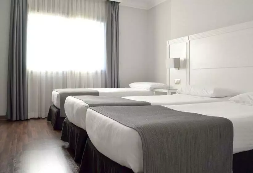 اتاق استاندارد سه نفره, Uve Alcobendas