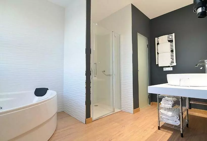 سوییت, Uve Alcobendas