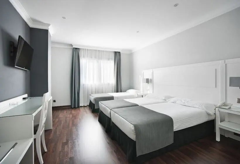 Standard Kolmen Hengen Huone, uVe Alcobendas