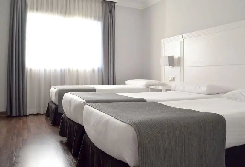 Standard Kolmen Hengen Huone, uVe Alcobendas
