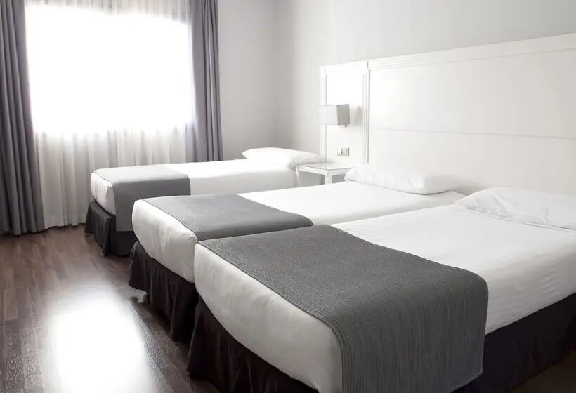 Standard Kolmen Hengen Huone, uVe Alcobendas